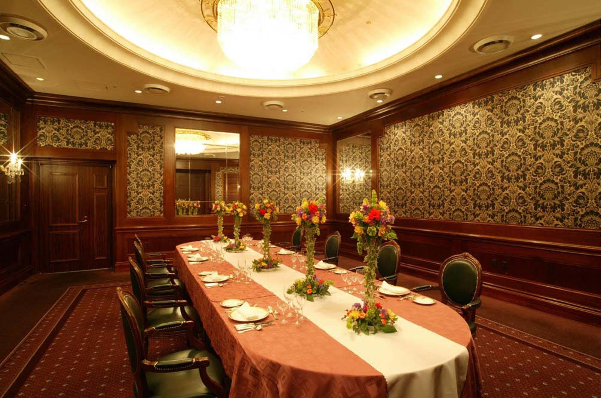 Hotel THE GLOBAL VIEW Nagasaki Zewnętrze zdjęcie A private dining room at a restaurant